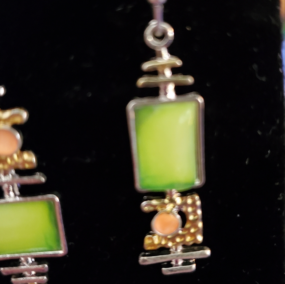 Dangling Earrings - Picture 3 of 5
